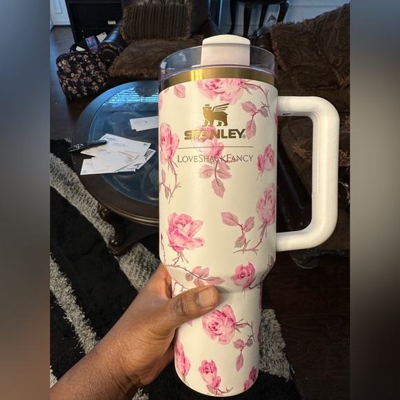 Love Shack Fancy x Stanley Ribbon Rosa 40oz Quencher - Picture 5 of 16